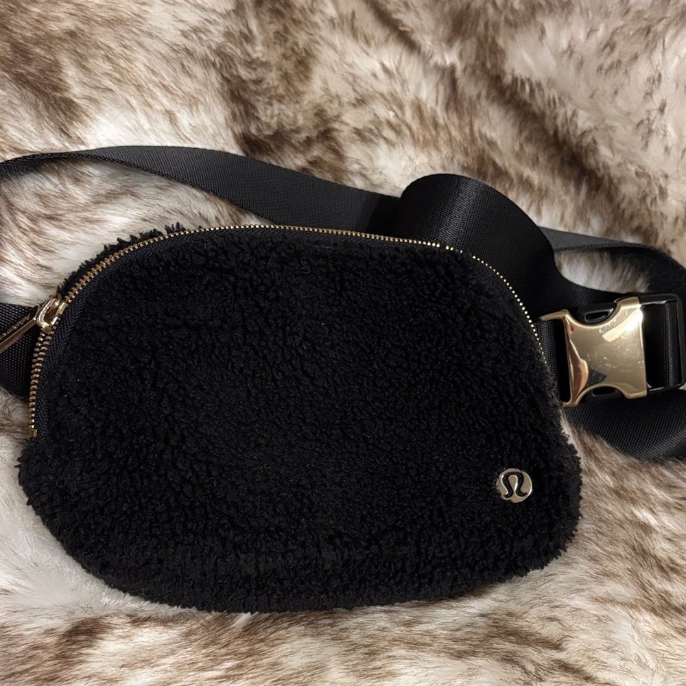 lululemon athletica Black Sherpa Crossbody Bag